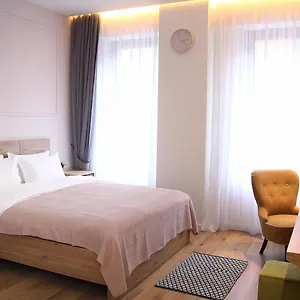 https://parilament-on-rustaveli-4-rooms.alltbilisihotels.com